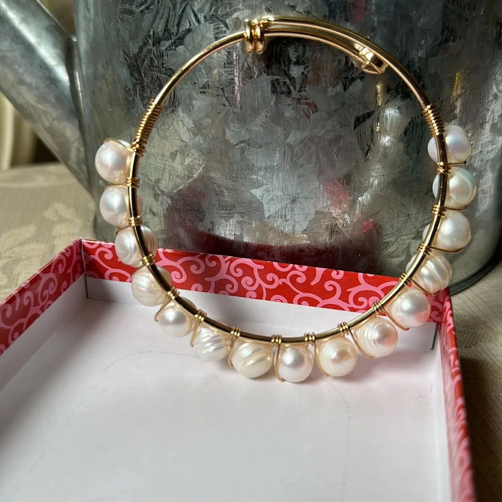 Handcrafted FAUX PEARL wired bracelet with adjustable band one size handmade. - Picture 4 of 5